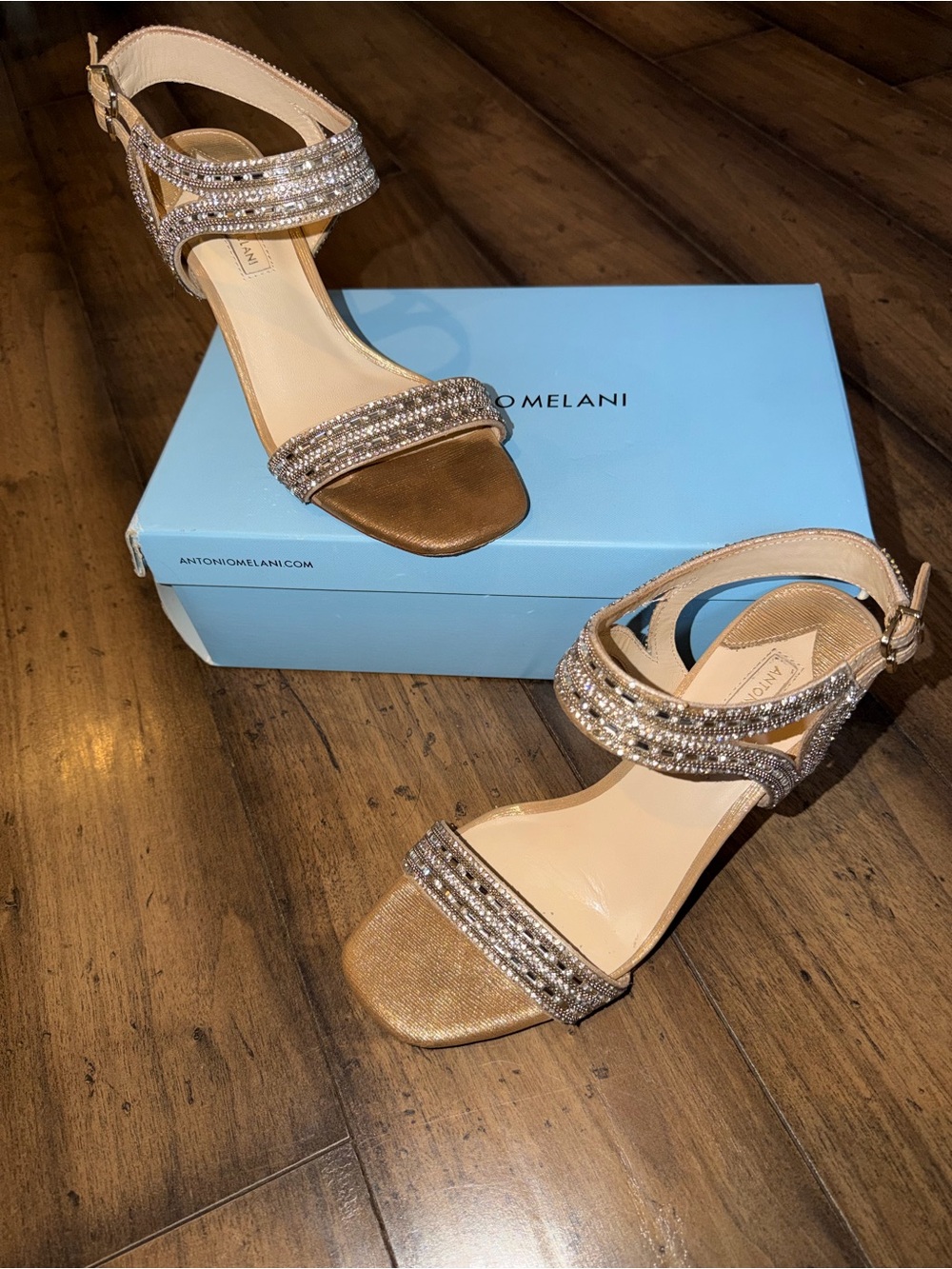 ✨Women’s Gold Rhinestone Sandals Size 7 ✨